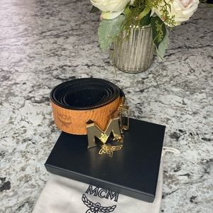MCM  Cognac Mens Leather Belk. Size OS and colors are Brown, Black and Gold.
